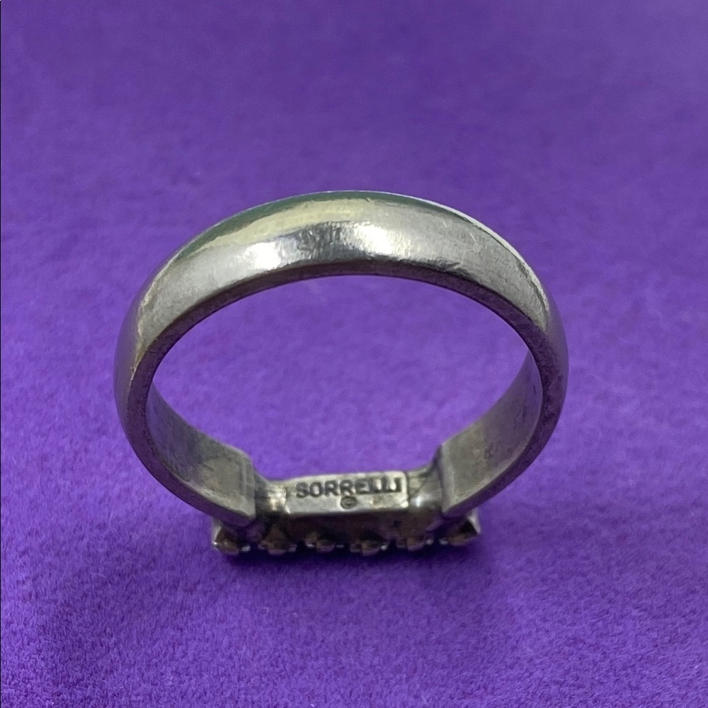 💛 Silver Sorrelli Rectangular Crystal Ring - Picture 2 of 6